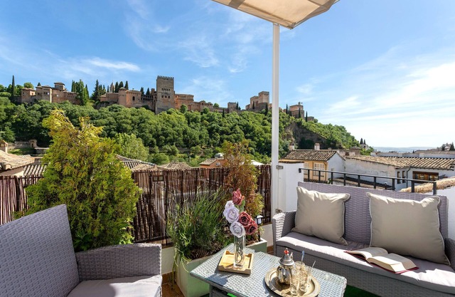 Unique Apartment with Stunning. Mirador de la Victoria