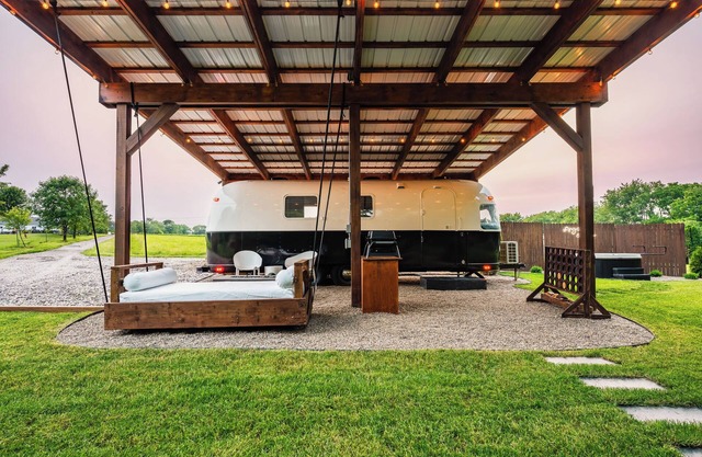 Unique Argosy Airstream Caravan w/hot tub