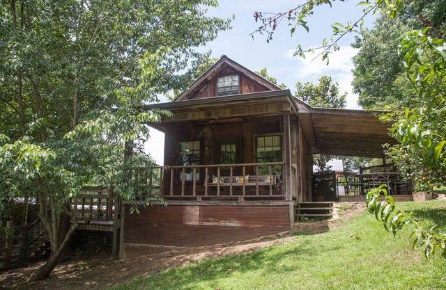 Chalet d'artiste unique sur le terrain du Taylor Inn et du Big Truck Theatre