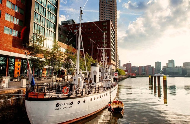 Barco B & B único en Rotterdam, Kop van Zuid