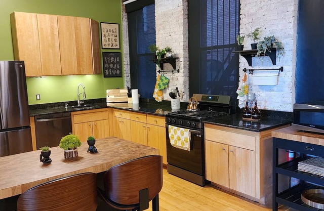 Unique chic modern open floor plan Modern Loft