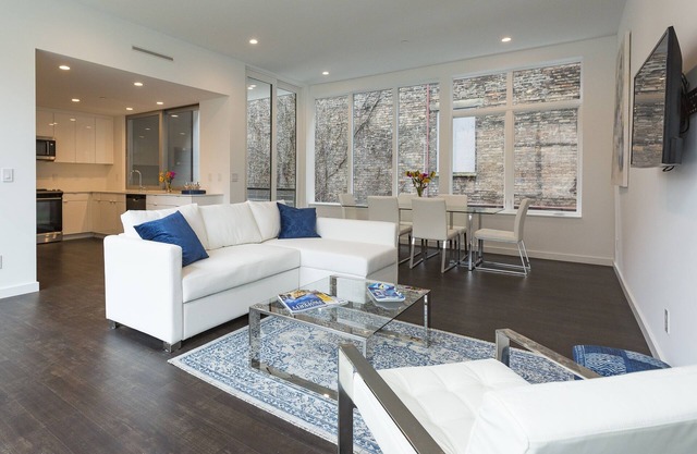 Cincinnati Race St OTR Luxe Apt w / Garage (2of3)