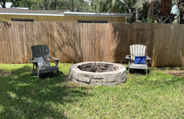 Unique cottage located in the heart of Tarpon Springs.