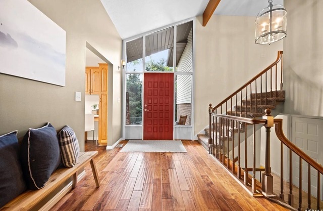 Unique Cottonwood Heights home close to the slopes with hottub!