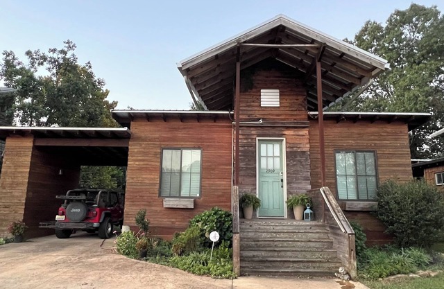 Unique Design 8 Minutes from Bryant-Denny!