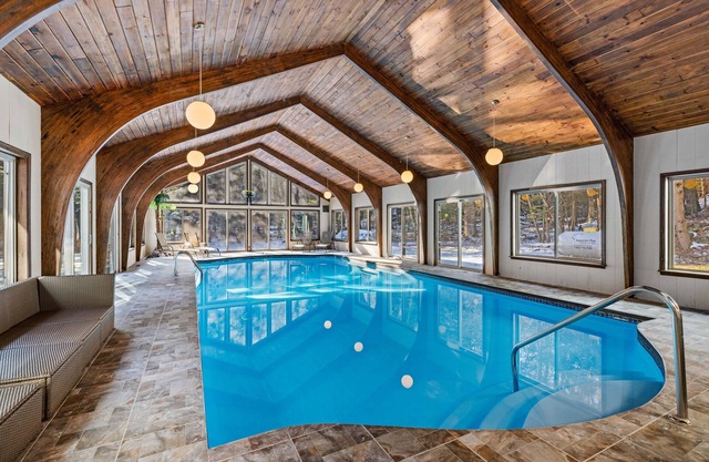 Domaine unique de luxe avec piscine intérieure chauffée privée, près de Camelback