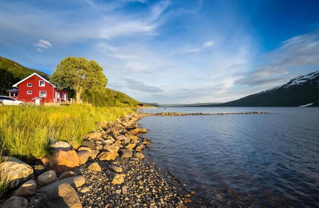 Lovingly renovated fjord house in Malsnes with its own beach