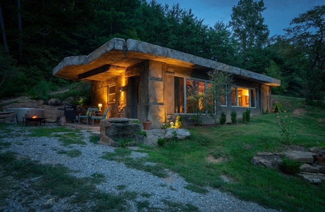 Maison troglodyte unique sculptée à la main avec une vue imprenable sur Lookout Mountain.