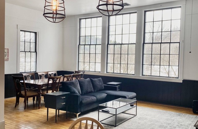 UNIQUE/HISTORIC STAY IN AN 1874 ERA SCHOOLHOUSE!!