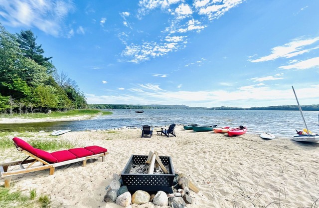 Maison au bord du lac avec quai privé, plage privée, location pour la première fois