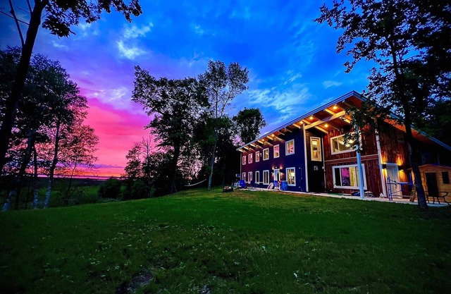 Unique Lake Cabin- HotTub, Sauna, Massage Chair, Ice Baths & Water Slide