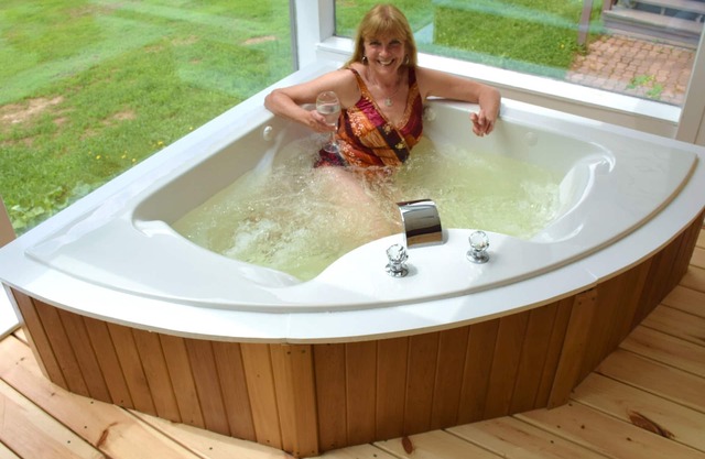 40 acres, maison unique, vues, spa, animaux acceptés, sauna, étang, pêche et canoë