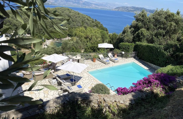 Belle villa dans un endroit magnifique avec piscine chauffée.