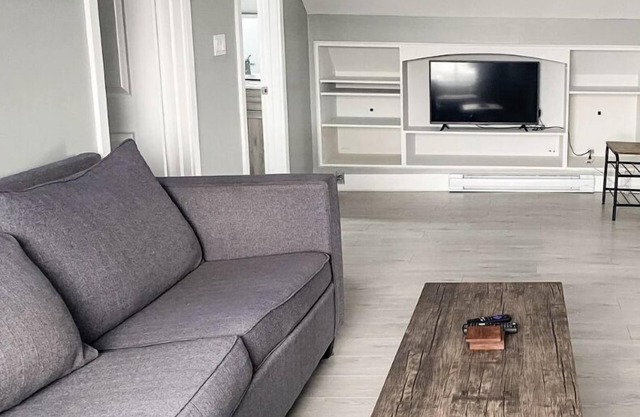 Unique Modern Luxury 2 Bedroom Apartment