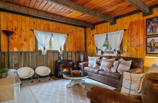 Unique mountain lodge with firepit, loft, & children's items - near skiing