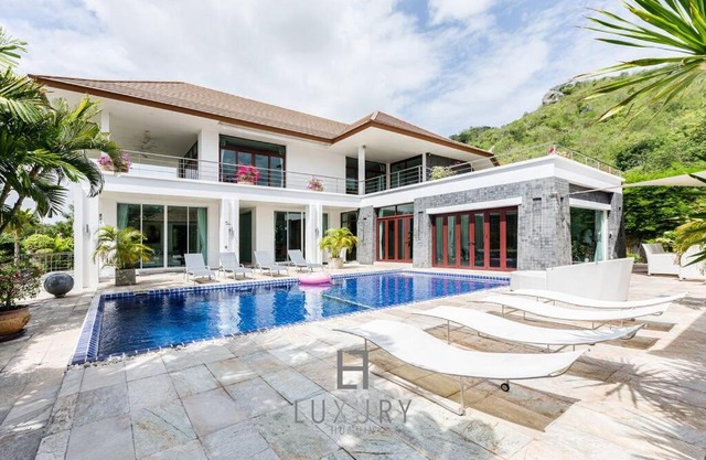 Unique Pool Villa with 5 Bedrooms and Sea View PM-C1