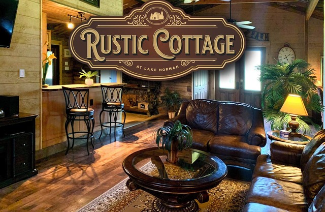 Unique Rustic Charm Cottage Great Location close to Lake
