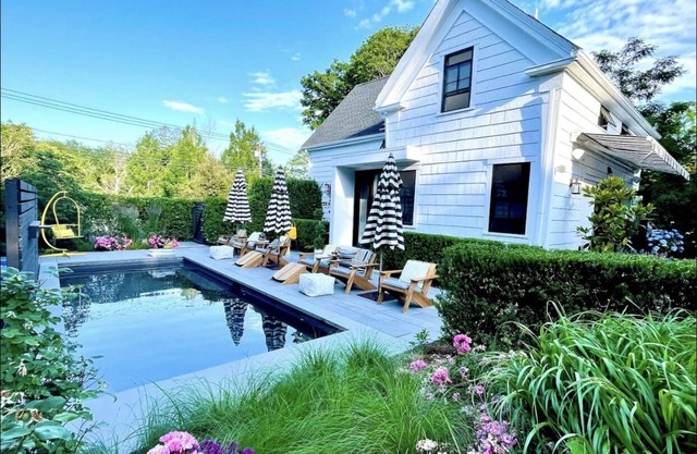 Unique Sandwich Barn/House Compound - walk to beach and shops!