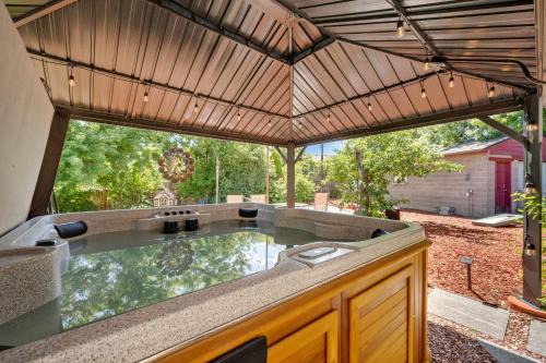 Unique & Spacious House Steps From Regis
