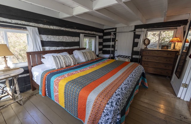 Séjour unique dans une cabane en rondins de 1907 sur la rivière Kentucky