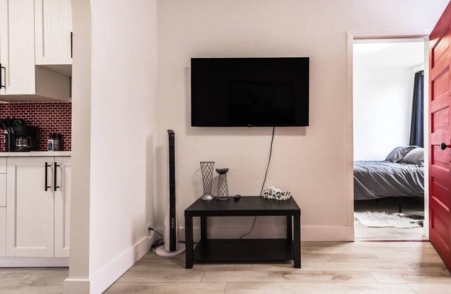 Unique Suite in Historic Ramsay By Stampede/Inglewood/Elbow River w/ Parking