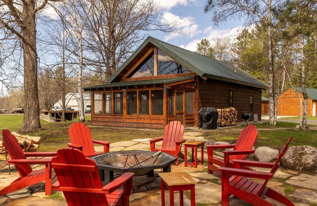 Unique Timber frame Cabin-lake access-private boat dock