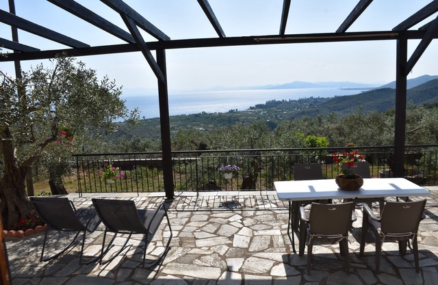 UNIQUE MAISON TRADITIONNELLE EN PIERRE À PELION (ZERVOCHIA AFISSOS) GRÈCE