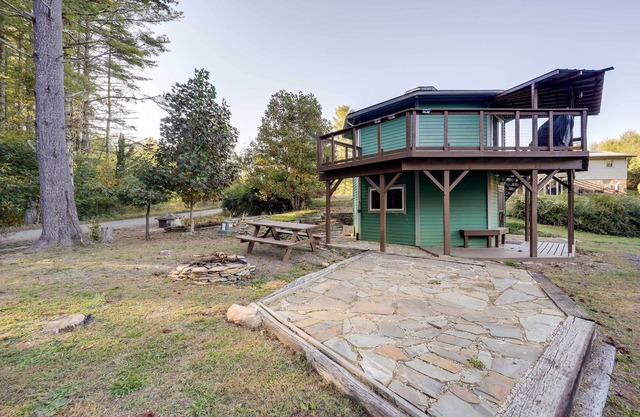 Unique West Jefferson Home w/ Fire Pit & Grill!