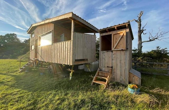 Unique Off-Grid cabin on Westerlands Farm, with outdoor bath and private field