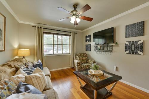 UNIT 1 - Walk to SFA Campus, Comfy, Children & Pet-Friendly Nacogdoches Condo