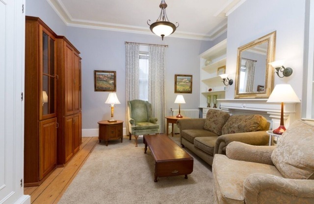 Unité 2, 1er étage 1 Bdrm, Walk to Mansions & Beach