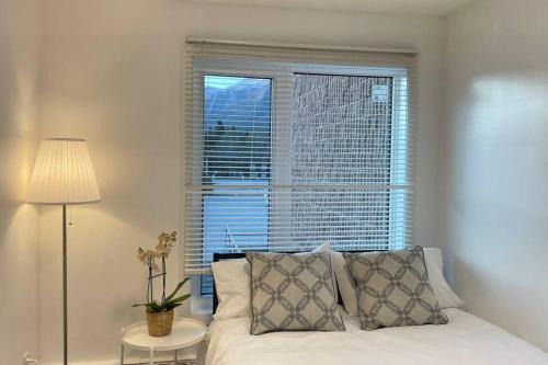 Unit #204 Cozy Mountain View 2BR in Canmore Downtown