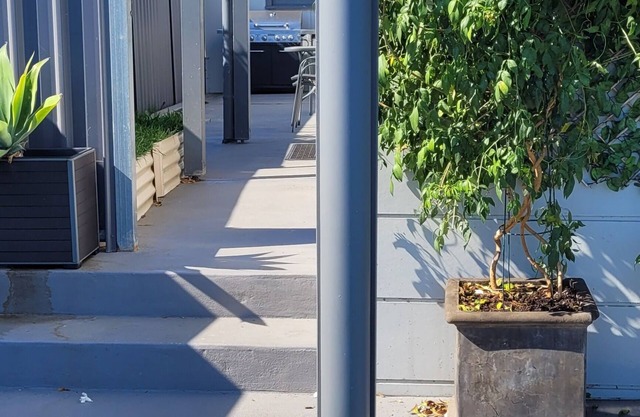UNIT 3 .....PET-FRIENDLY ..OPPOSITE WATER..GARAGE PARKING..LOWER LEVEL..