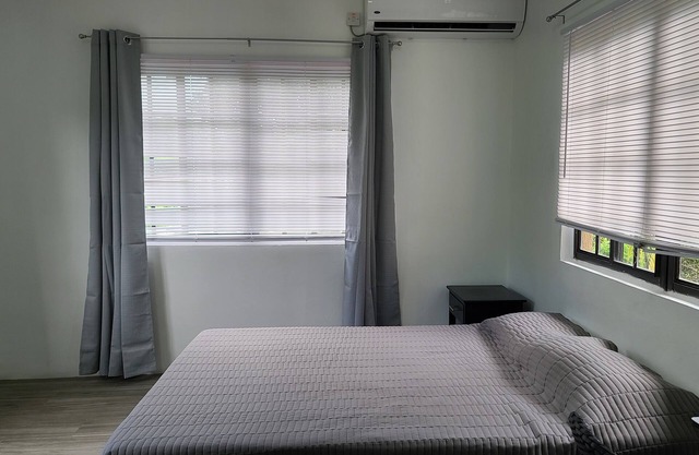 1Bed Apt across from Pandy Beach & close to Port Louis Marina