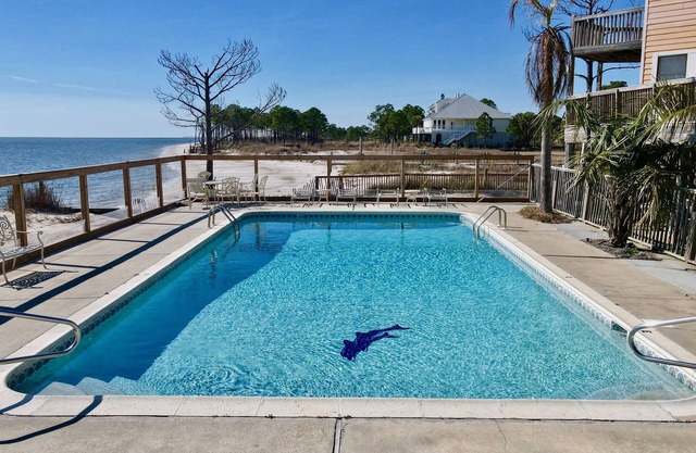 Unit 6G | Townhome on the East End with beach access
