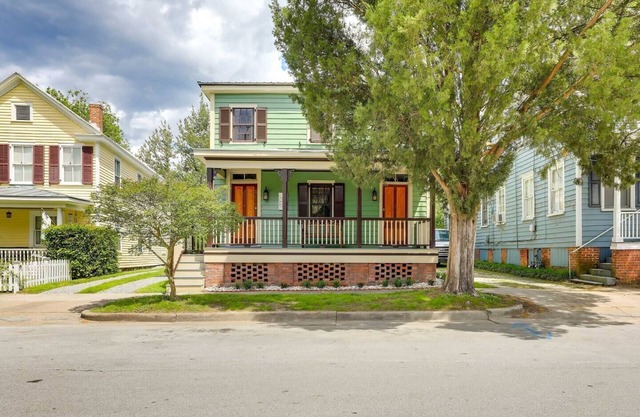 Unit B | Victorian Vacation Rental In Downtown!