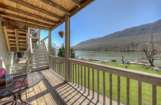Unité C | River Gorge Condo - Kayak gratuit / Sup 10 minutes du centre-ville