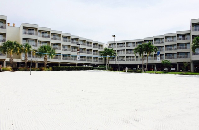 Look No Further! Kitchen, Outdoor Pool, Parking, Near Tampa Bay History Center!