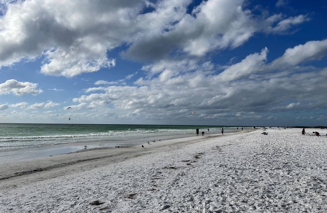 University Park area- close to golf courses, Mall, short trip to beaches