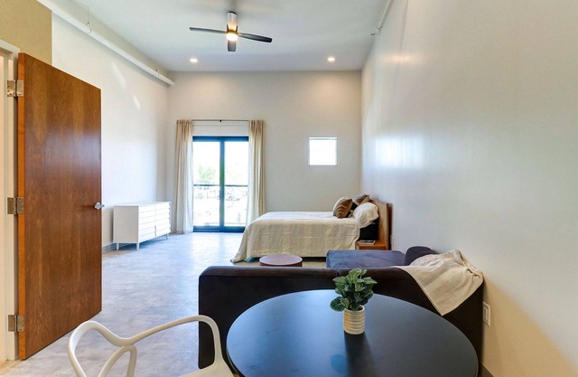 Unparalleled Northshore Studio