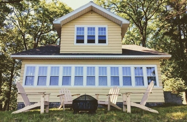 Débranchez-vous à "Mon Rav" sur Hamlin. Lakefront, hangar à bateaux et terrain de pickleball!