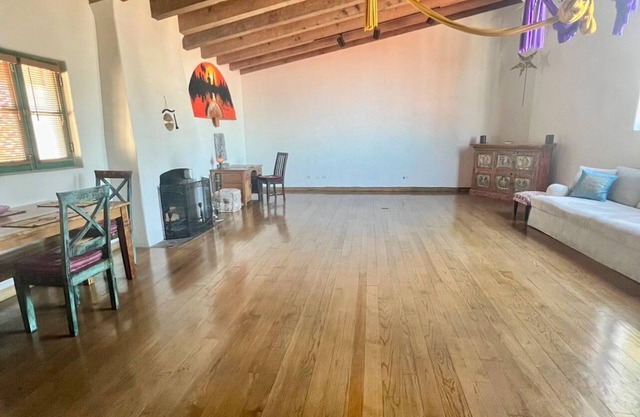 Unplugged Retreat Rare Gem in Heart of Prime Location /LifeChanging