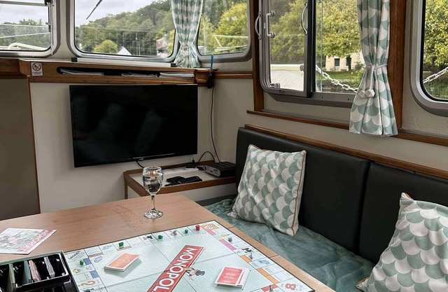 Séjour insolite sur le Blavet : bateau à quai, cosy pour 2–5 pers.