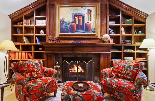 Unwind at the Novel Nest in Abbey Springs