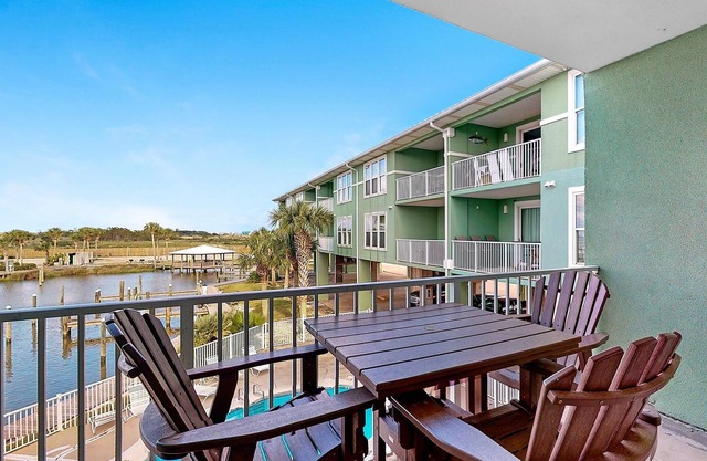 FREE Parasailing Ticket | Unwind at Navy Cove 2106 – Relaxing Bay Views!