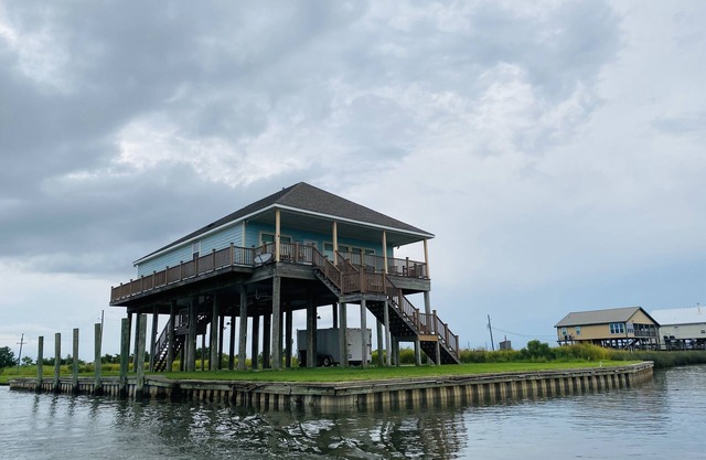 Gorgeous Waterfront property 35 minutes to the French Quarter