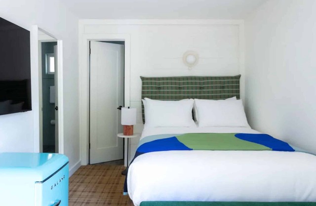 Unwind in a Charming Room Near Vermont Ski Museum!