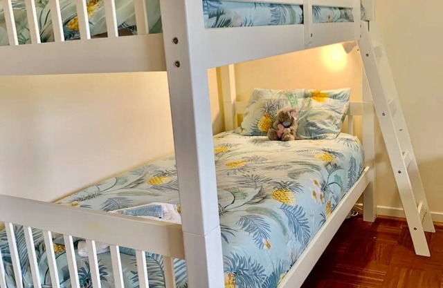 Unwind in a stylish 3 bedroom home. Within an easy stroll to beach park & shops.