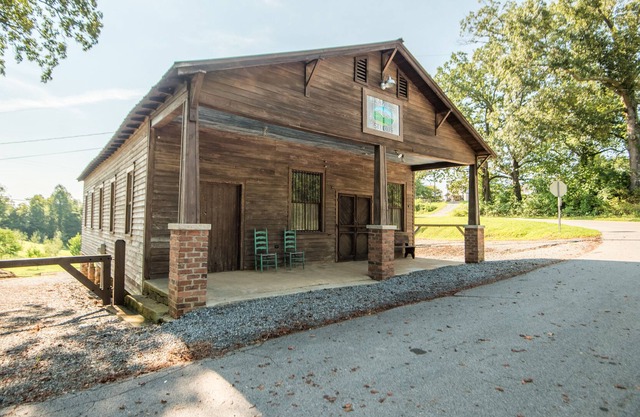 Détendez-vous dans un ancien magasin général situé près de Stone Mtn. St. Park, NC