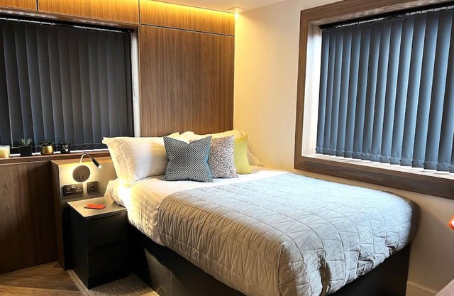 Unwind in Style, One-Bedroom Haven 3C Close to DMU